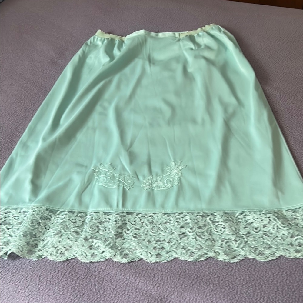 🎁Warner’s Beautiful Half Slip